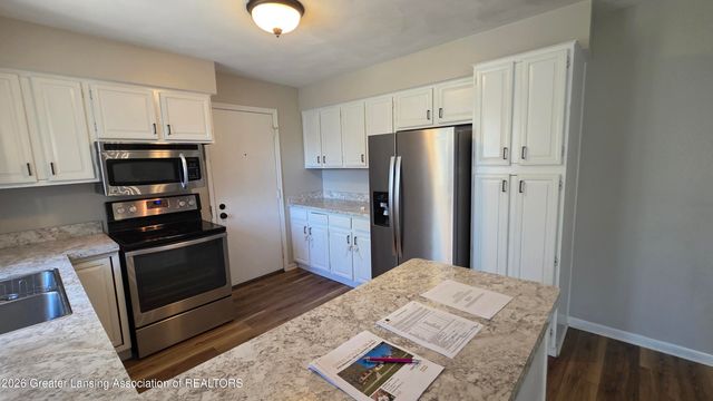 2105 Briarhill Drive, Lansing, MI 48917