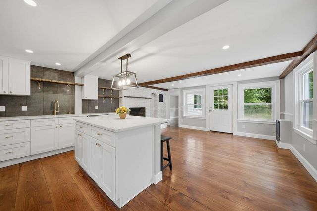 15 Federal Corner Road, Tuftonboro, NH 03816