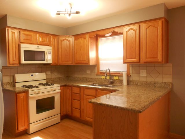 5820 S Rutherford Avenue, Chicago, IL 60638