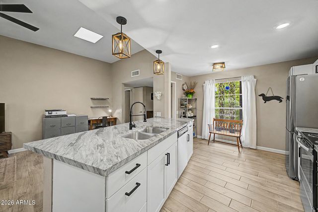 10333 W HIGHWOOD Lane, Sun City, AZ 85373