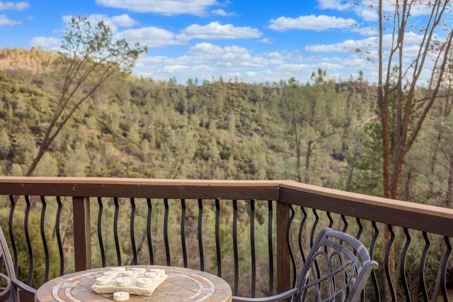 25841 CA-299, Bella Vista, CA 96008