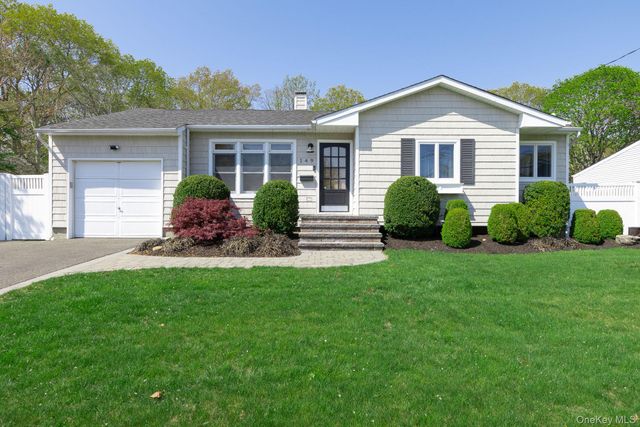 149 Barton Lane, Bayport, NY 11705