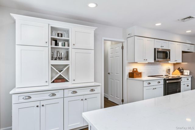 149 Barton Lane, Bayport, NY 11705