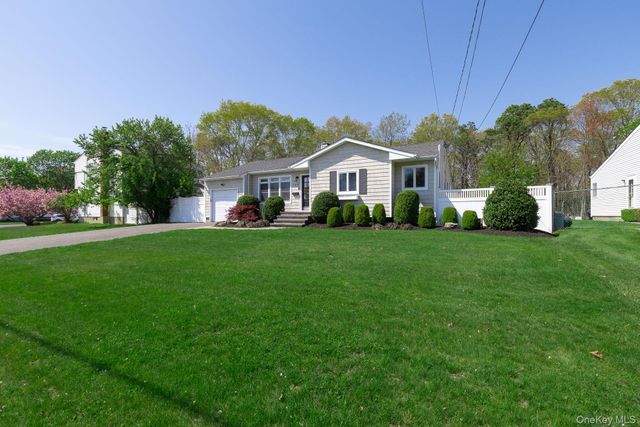 149 Barton Lane, Bayport, NY 11705