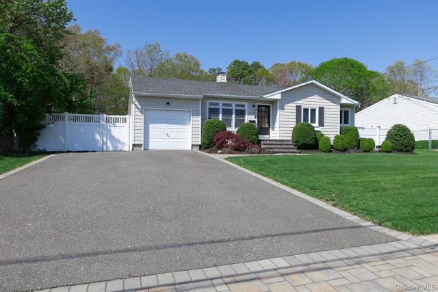 149 Barton Lane, Bayport, NY 11705