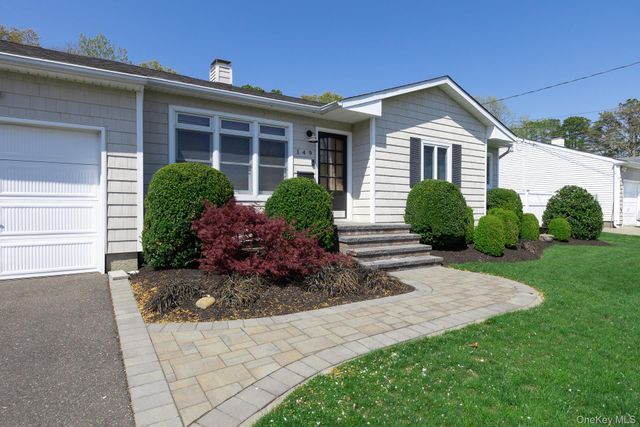149 Barton Lane, Bayport, NY 11705