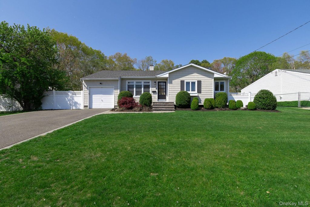 149 Barton Lane, Bayport, NY 11705