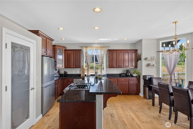 130 W Crescent Harbor Road, Oak Harbor, WA 98277