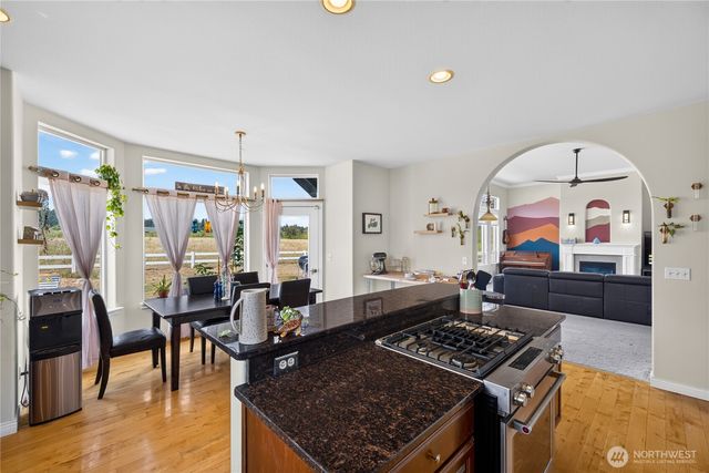 130 W Crescent Harbor Road, Oak Harbor, WA 98277