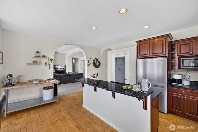130 W Crescent Harbor Road, Oak Harbor, WA 98277
