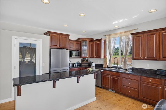 130 W Crescent Harbor Road, Oak Harbor, WA 98277
