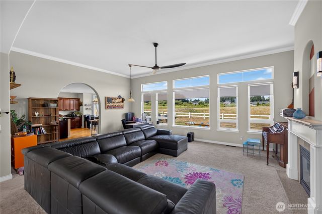 130 W Crescent Harbor Road, Oak Harbor, WA 98277