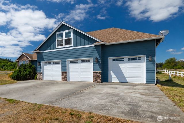 130 W Crescent Harbor Road, Oak Harbor, WA 98277