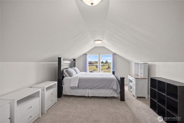 130 W Crescent Harbor Road, Oak Harbor, WA 98277