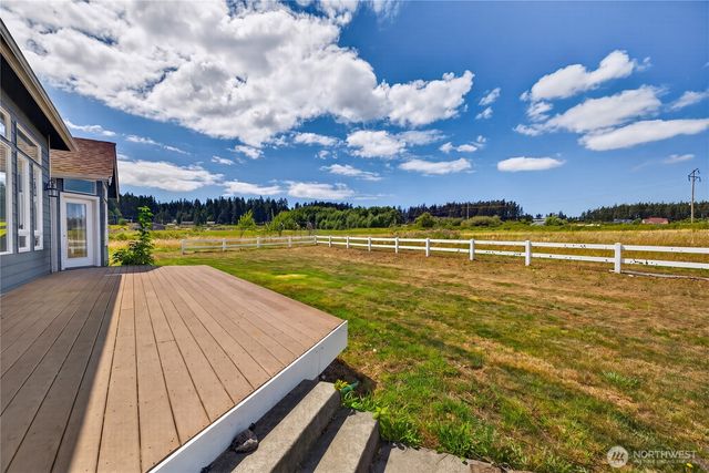 130 W Crescent Harbor Road, Oak Harbor, WA 98277