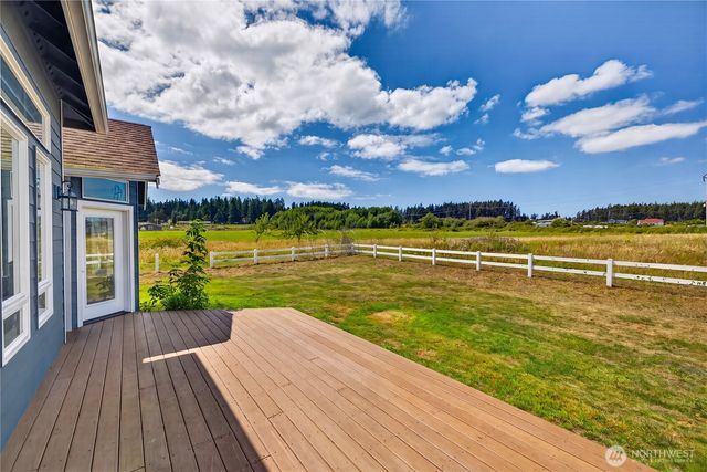 130 W Crescent Harbor Road, Oak Harbor, WA 98277