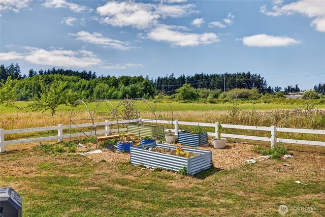 130 W Crescent Harbor Road, Oak Harbor, WA 98277