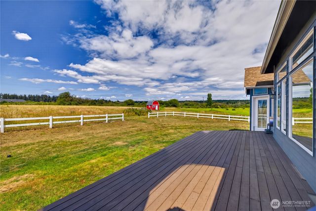 130 W Crescent Harbor Road, Oak Harbor, WA 98277