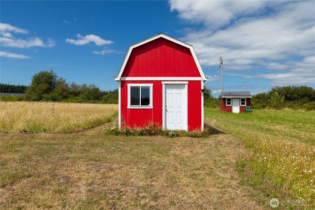 130 W Crescent Harbor Road, Oak Harbor, WA 98277