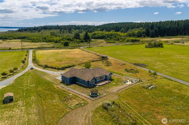 130 W Crescent Harbor Road, Oak Harbor, WA 98277