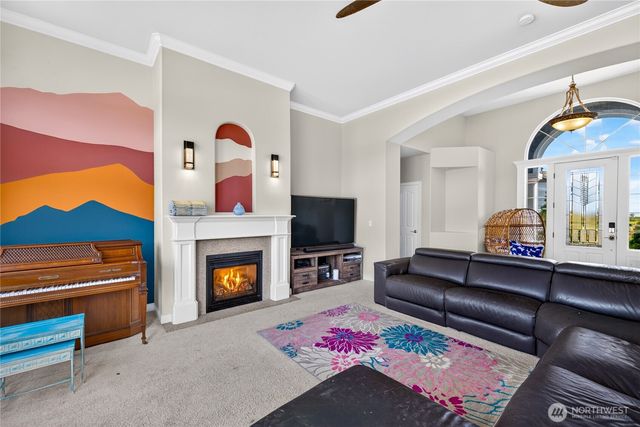 130 W Crescent Harbor Road, Oak Harbor, WA 98277