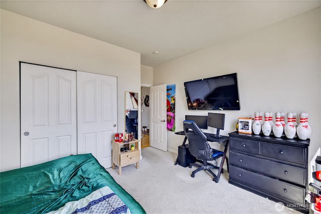 130 W Crescent Harbor Road, Oak Harbor, WA 98277
