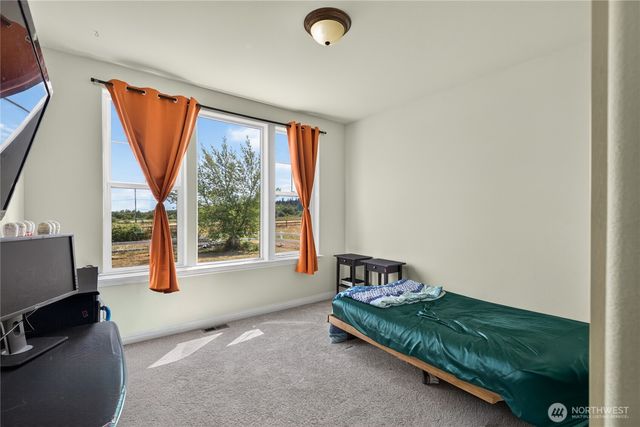 130 W Crescent Harbor Road, Oak Harbor, WA 98277