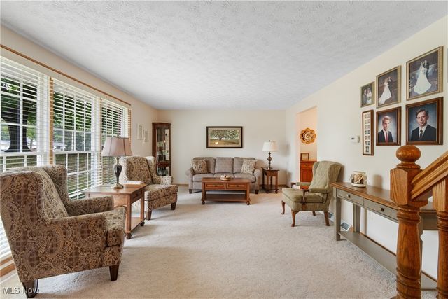 9766 Smithdale Avenue NE, Hartville, OH 44632