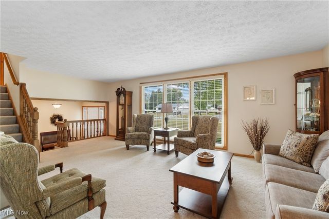 9766 Smithdale Avenue NE, Hartville, OH 44632