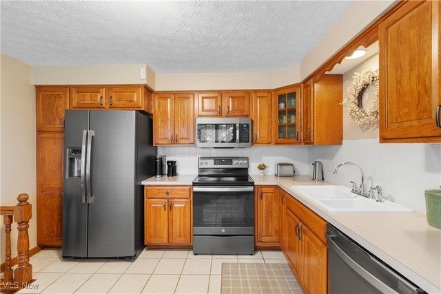 9766 Smithdale Avenue NE, Hartville, OH 44632