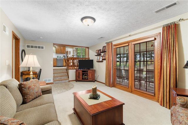 9766 Smithdale Avenue NE, Hartville, OH 44632