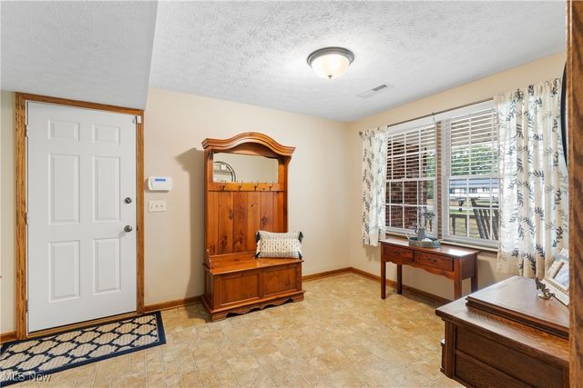 9766 Smithdale Avenue NE, Hartville, OH 44632