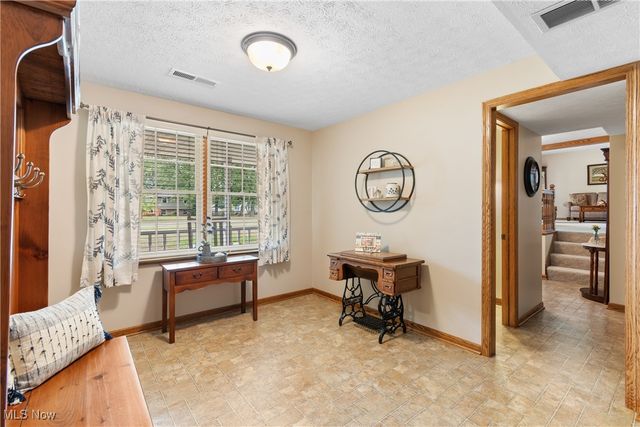 9766 Smithdale Avenue NE, Hartville, OH 44632