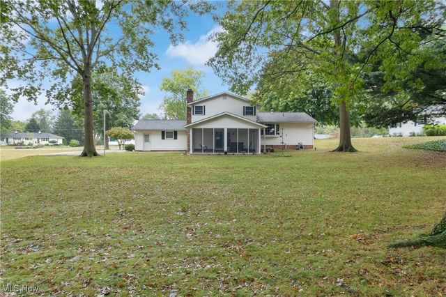 9766 Smithdale Avenue NE, Hartville, OH 44632