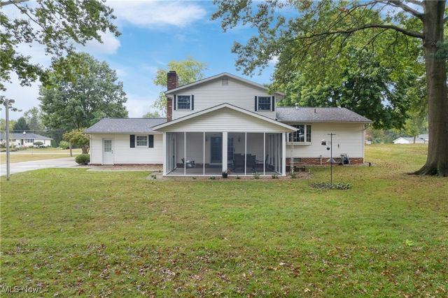 9766 Smithdale Avenue NE, Hartville, OH 44632