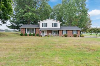 9766 Smithdale Avenue NE, Hartville, OH 44632