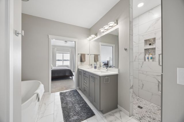 6824 W Shadow Lake Drive, Lino Lakes, MN 55014