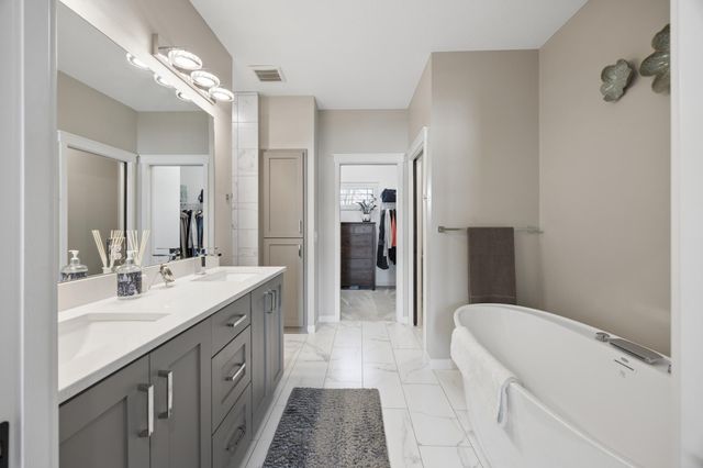 6824 W Shadow Lake Drive, Lino Lakes, MN 55014