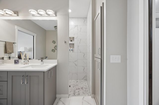 6824 W Shadow Lake Drive, Lino Lakes, MN 55014