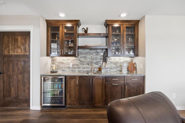 6824 W Shadow Lake Drive, Lino Lakes, MN 55014