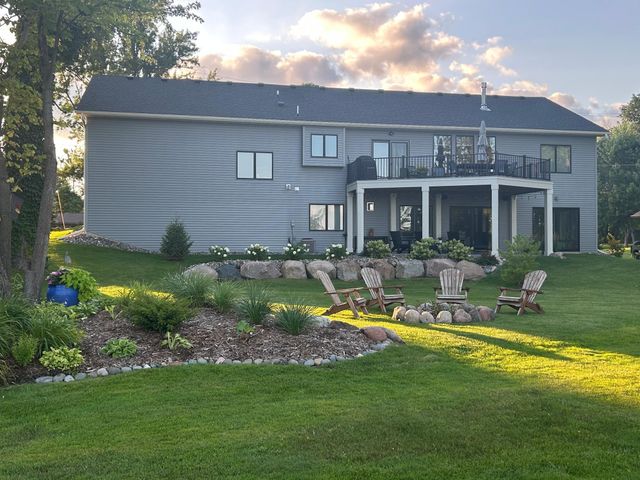 6824 W Shadow Lake Drive, Lino Lakes, MN 55014