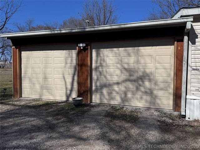 17603 E Meadow Lane, Claremore, OK 74017