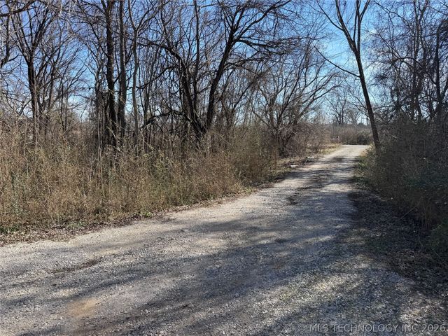 17603 E Meadow Lane, Claremore, OK 74017