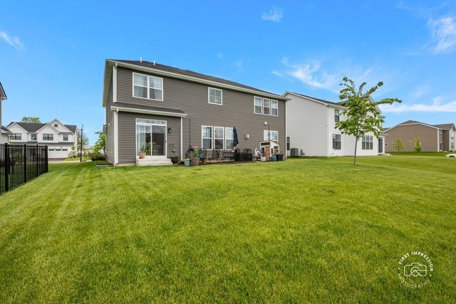 115 Piper Glen Avenue, Oswego, IL 60543