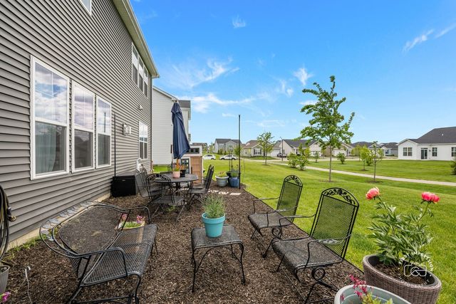 115 Piper Glen Avenue, Oswego, IL 60543