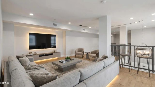 1901 Victoria Avenue 204, Oxnard, CA 93035