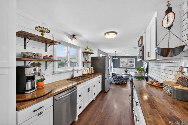 8360 W 70th Avenue, Arvada, CO 80004