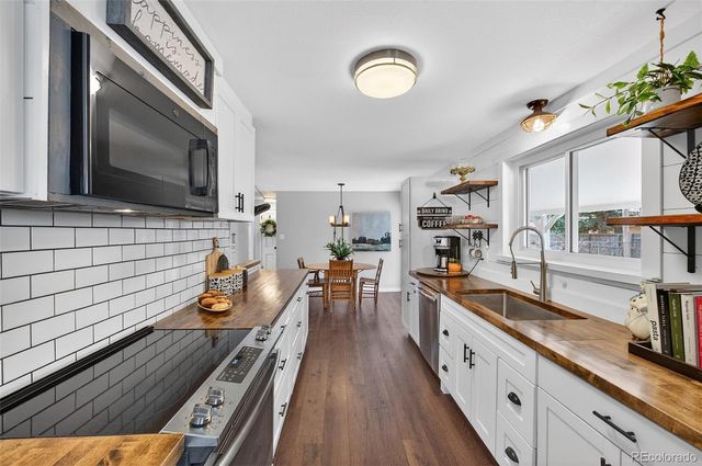 8360 W 70th Avenue, Arvada, CO 80004