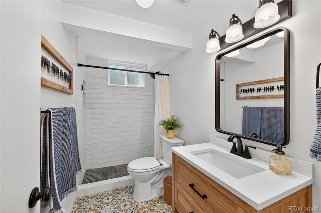 8360 W 70th Avenue, Arvada, CO 80004