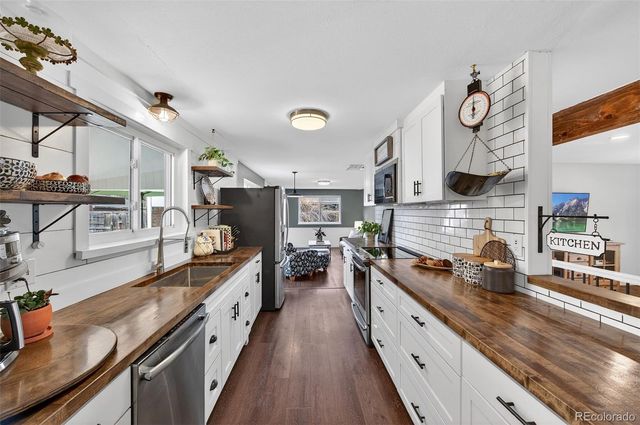 8360 W 70th Avenue, Arvada, CO 80004